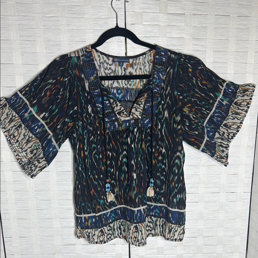 Democracy Watercolor V Neck with Tassels Flutter Sleeve Top Size Medium